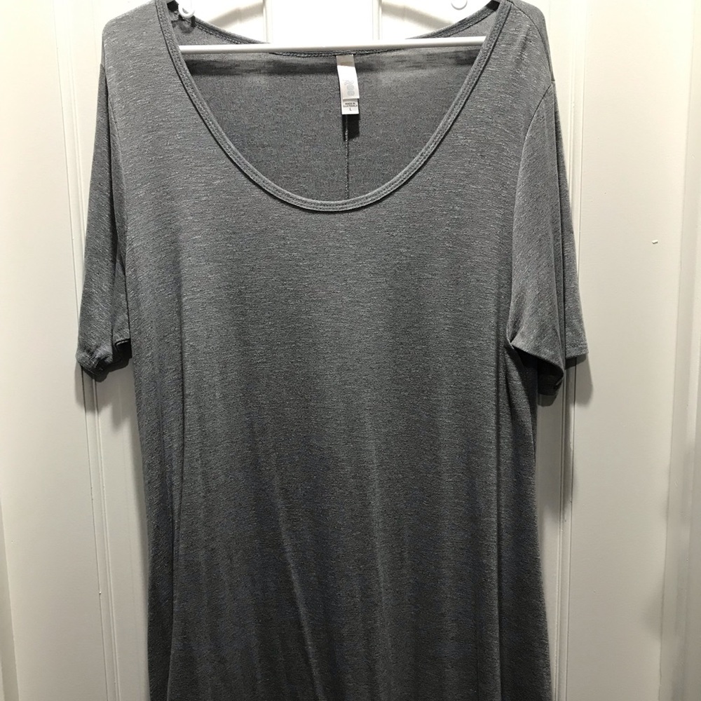 EUC LuLaRoe Perfect Tee